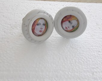 handgemaakte houten en glazen deur of ladeknop