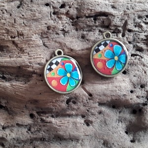 Amuletos redondos de latão de dupla face - 16 mm - resina epóxi