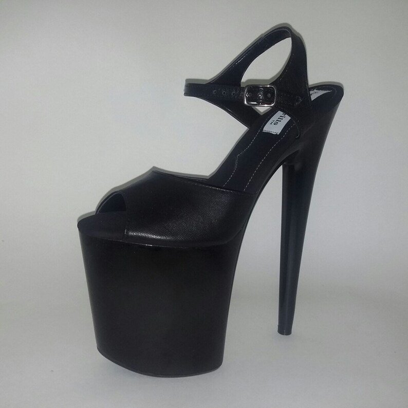 sexy nackte schwarze Turnschuhe Dicke, große Muschi
