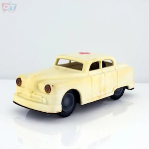 Lemezarugyar Vanguard Ambulance Friction Car 1:43 Scale Plastic & Tinplate c.1970
