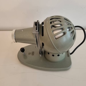 Vintage ZEISS SLIDE PROJECTOR 1950 Diaprojektor 100 Watt Carl Zeiss case metal manuel East Germany near mint condition