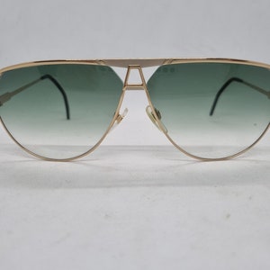 Gafas de sol vintage CAZAL 953 de gran tamaño, estilo hip hop, montura dorada y gris, lentes verdes de los años 90, estuche de los años 90, en perfecto estado.