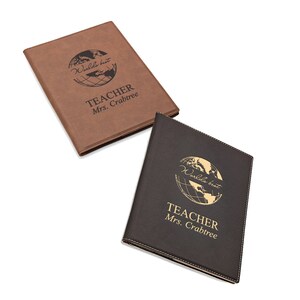 La mejor cartera de mini leatherette personalizada para maestros del mundo - Cuaderno de viaje pequeño negro o marrón grabado para el maestro - Smart Covered Pad