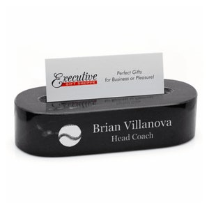 Titular de la tarjeta de presentación de escritorio ovalada grabada con temática de béisbol - Personalización gratuita