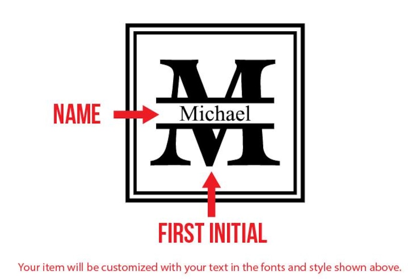 Pu&ograve; includere: Design in bianco e nero con la lettera "M" e il nome "Michael" al centro. Le parole "NAME" e "FIRST INITIAL" sono in rosso, che puntano al design. Il design &egrave; all'interno di un quadrato nero.