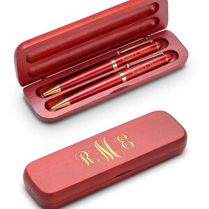 Script Monogram Theme Personalized Cherrywood Double Pen and Box Set bild 1