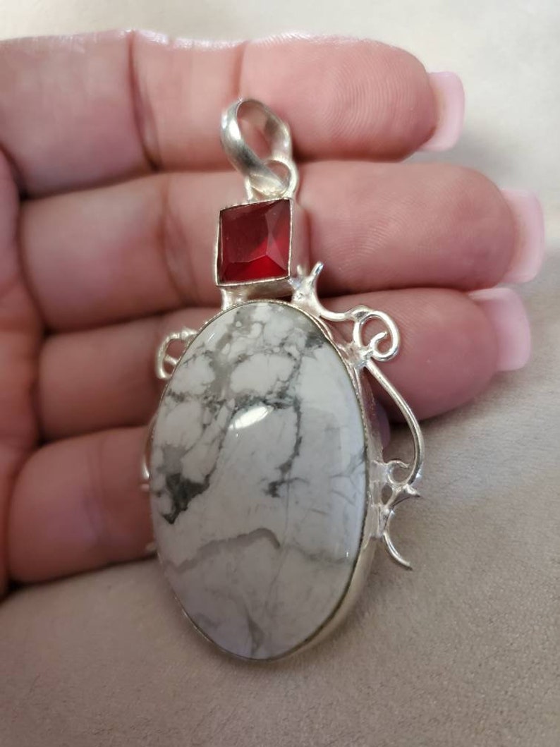 Large Oval Howlite and Raspberry Quartz Pendant!