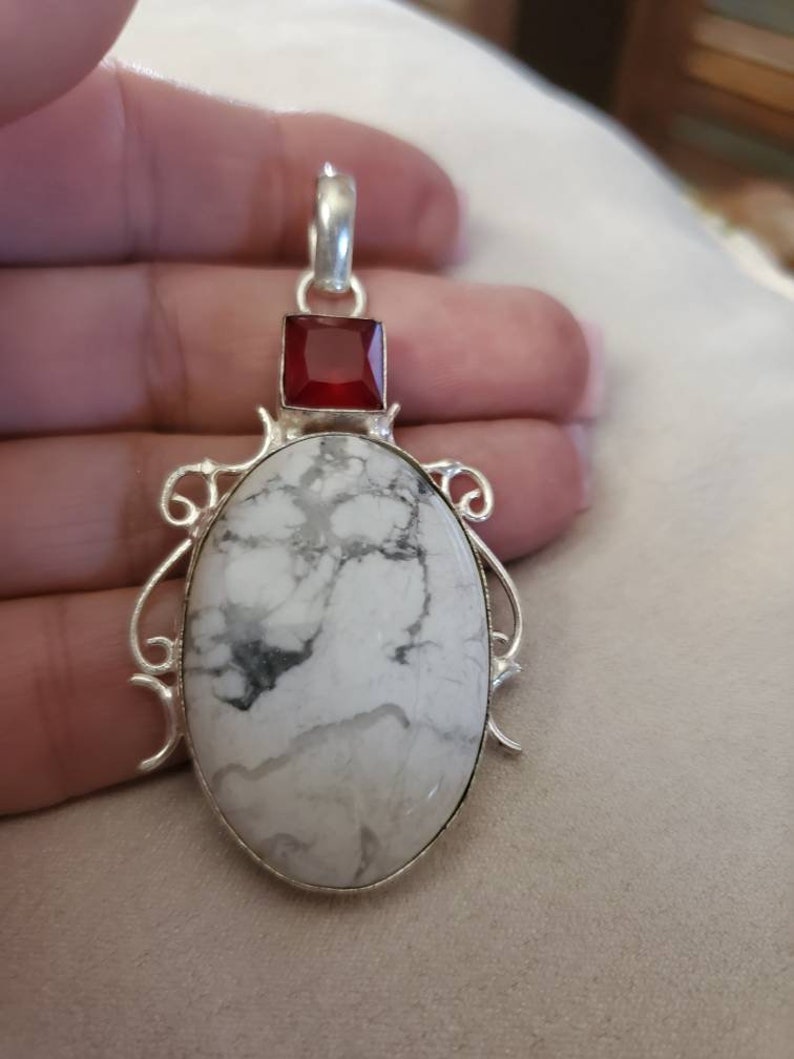 Large Oval Howlite and Raspberry Quartz Pendant!