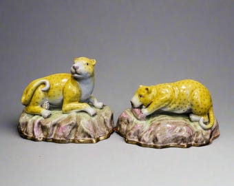 Vintage Wong Lee Pair Leopard Figurines Hand Painted Porcelain WL 1895