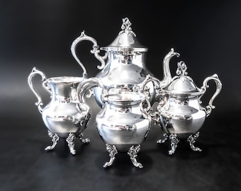 Zestaw do herbaty w kolorze srebra w stylu vintage Berry Finial Goldfeder Silver Co.