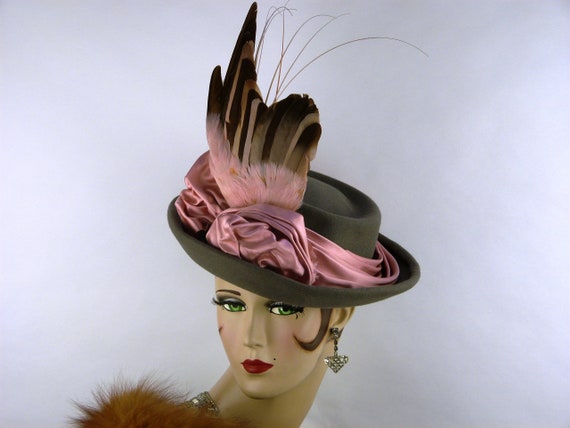 VINTAGE 1930s LILLY DACHE hat, grey fine felt, pin