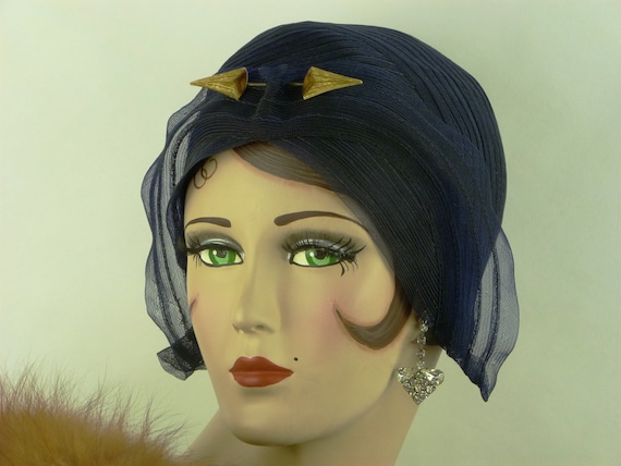 Vintage 1920s Cloche hat, French, deep blue sisal