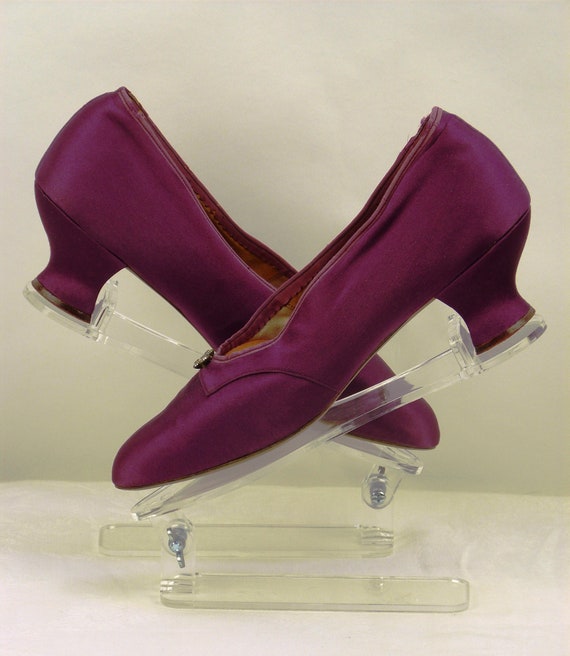 Exceptional pair of 1930s LILAC SILK SHOES, vintag