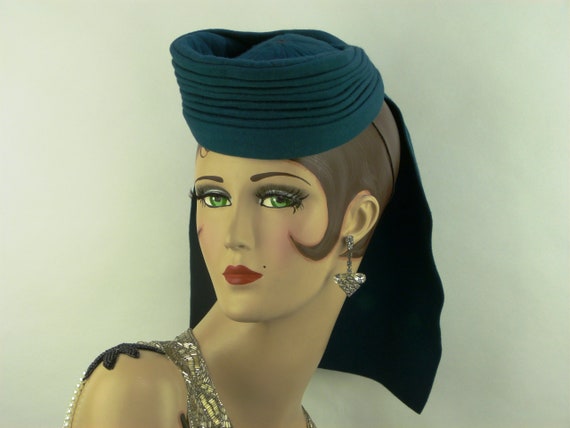 VINTAGE 1940s LILLY DACHE hat, teal blue felt Kepi
