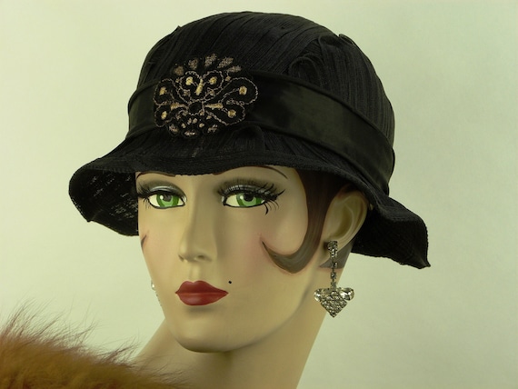 VINTAGE 1930s SLOUCH hat, black sisal beautifully