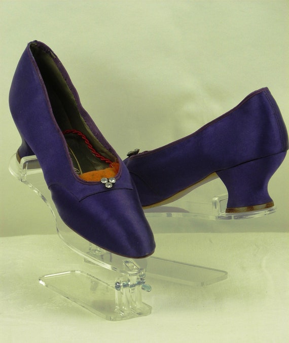 Exceptional pair of 1930s PURPLE SILK SHOES, vinta