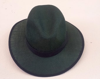 Chapeaux de paille, chapeau vert foncé, chapeaux d’été, chapeaux Fedora, fedora en paille, chapeau pour homme, cadeau pour elle, vert de chapeaux, chapeaux femmes, chapeaux grecque, chapeaux de toile de lin