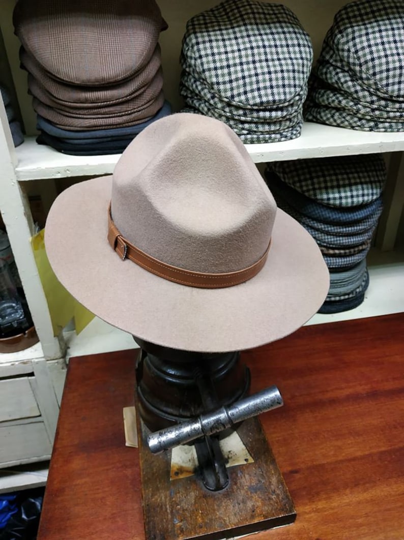 Sombrero Scout, estilo canadiense. Sombrero beige, sombrero de ala grande, sombrero de fieltro, sombrero hecho a mano, fabricante de sombreros, sombreros de mujer, sombreros para él, regalo de San Valentín imagen 3