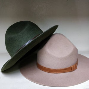 Chapeau scout, style canadien. Chapeau beige, grand chapeau de bord, chapeau de feutre, chapeau fait main, chapeau de chapeau, chapeaux de femmes, chapeaux pour lui, cadeau de Valentine image 4