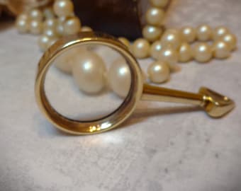 Extremely Rare Vintage Solid Gold Magnifying Glass - Reading Glass - Quizzer's Glass - Jeweller's Loupe Pendant.