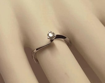 Vintage 18ct White Gold Natural Diamond Ring