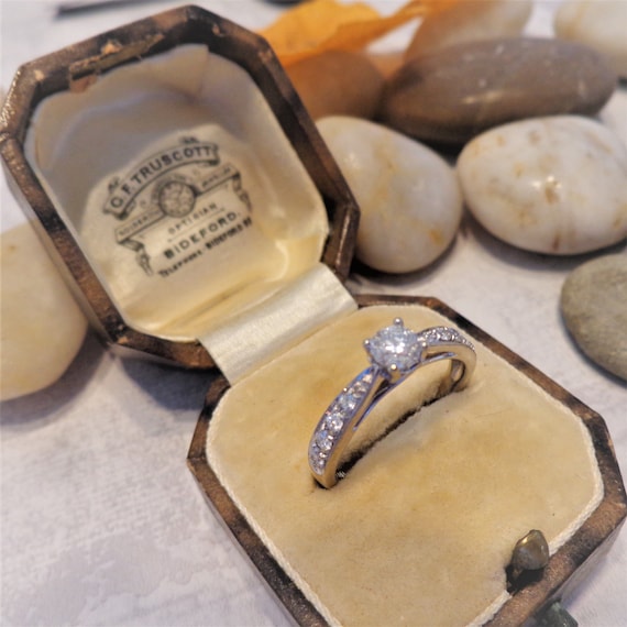 0.50ct Diamond White Gold Ring - Estate Engagement Ring - UK N / US 6.5