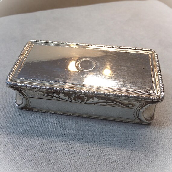 Antique William IV Solid Silver Gilt Lined Snuff … - image 2