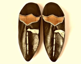 Black Leather Babouches. Embroidered Black Babouches. Embroidered Leather Slippers. Ethnic Leather Shoes. Tassel Shoes. Leather Slippers.