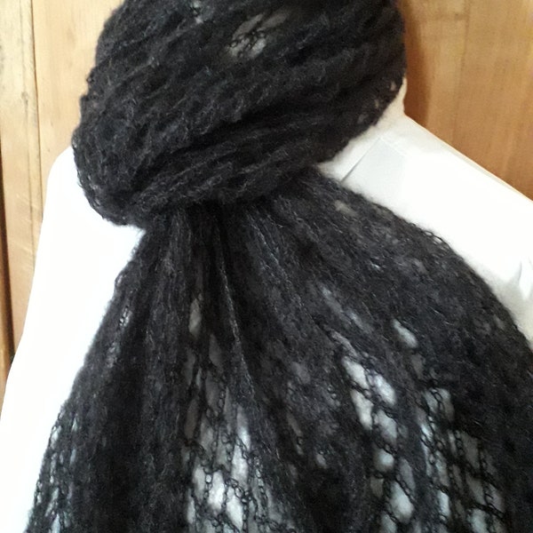 ETOLE ECHARPE  noire au crochet en mohair et soie