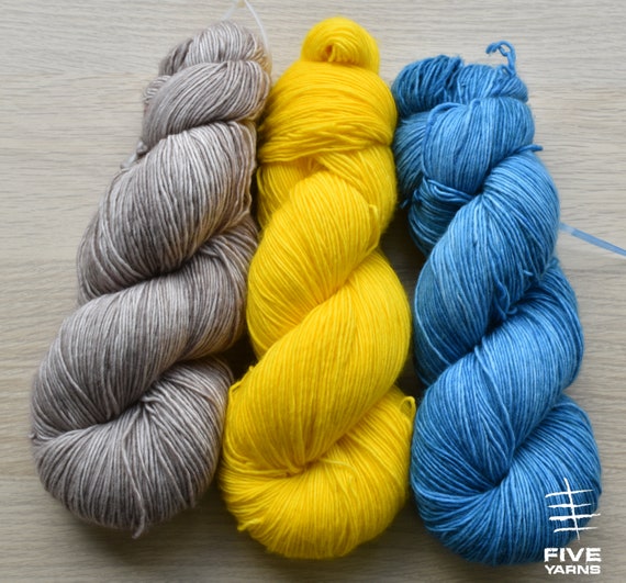 100/% Cashmere Fingering weight knitting yarn with Duckling Yellow 05