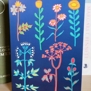 Flora Grußkarte - Blanko - Blauer Hintergrund mit Blumen, Volkskunst