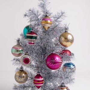 Mini Tinsel Christmas Tree – 24" Silver Retro Tabletop Decor