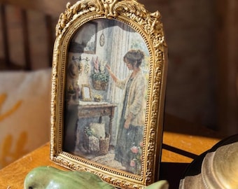 European Retro Gold Arch Lace Decorative Resin Photo Frame for Wedding Photo Display or Home Decoration 5x7