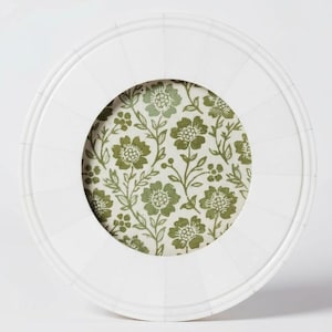 Round Bone Photo Frame, Hand-Carved Bone Frame, 3.5x3.5 Photo Holder, Decorative Round Frame, Elegant Bone Frame, Cozy Gallery Wall Decor