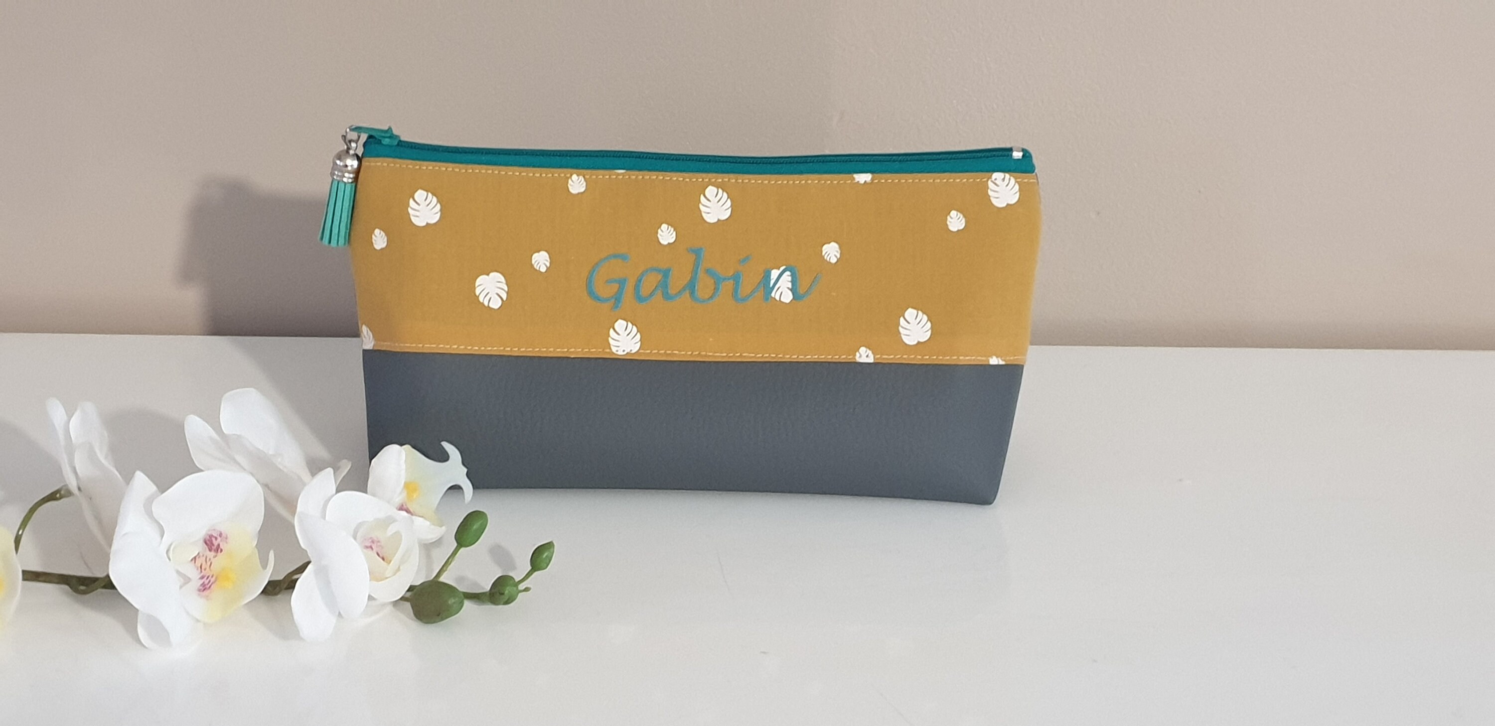 Trousse École Gris Moutarde et Turquoise en Simili Cuir Personnalisée avec Le Prénom