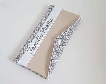 Protège carnet de santé en simili cuir beige et coton graphique noir et blanc