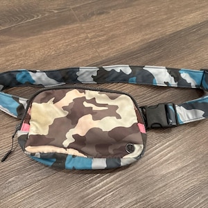 camo fanny pack lululemon Everywhere Belt Bag Black Gray Pockets Keys Brie The sleek camouflage pattern adds a subtle yet bold statement to any outfit Lululemon Everywhere Belt Bag Camo