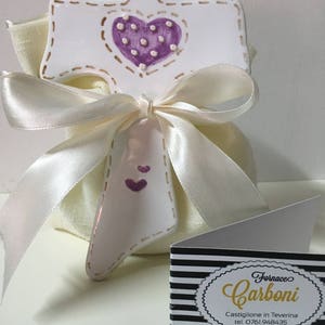 Bomboniera Tau San Francesco in ceramica con cuore e pois.Per comunione, battesimo,cresima  fatta a mano in italia