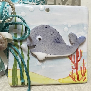 Bomboniera Mattonella in ceramica quadro da app. Comunione Battesimo,Cresima con balena ,Originale,personalizzata, Fatto a Mano, in italia.