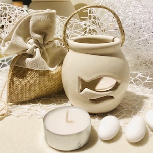Bomboniera vasetto portacandele beige in ceramica, per comunione con pesce e mare traforato. Fatto a mano in Italia.