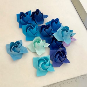 12 Origami Blue Roses