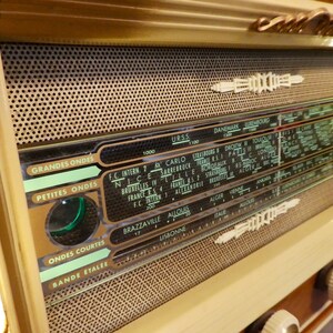 Vintage antique tube radio speaker system with Bluetooth and Wifi . Wifi speaker image 4