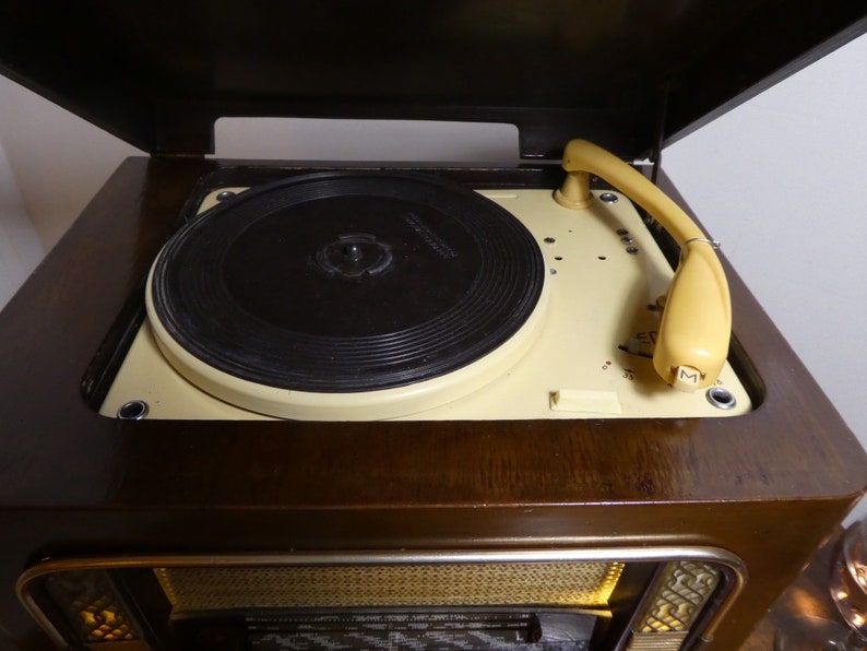 1955 Bluetooth Record Player speaker system radio with FM and Aux inputs Art Deco! 100watts