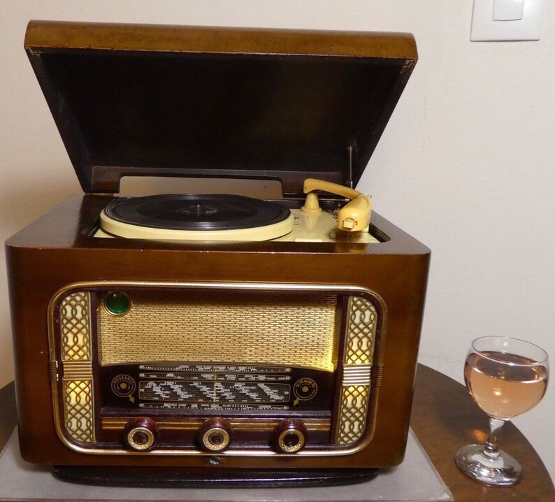 1955 Bluetooth Record Player speaker system radio with FM and Aux inputs Art Deco! 100watts