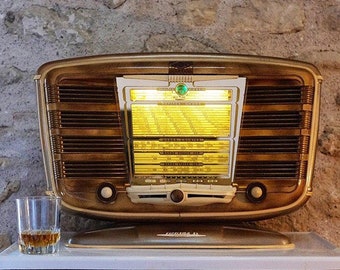 wifi and bluetooth antique working tube radio. art deco decor