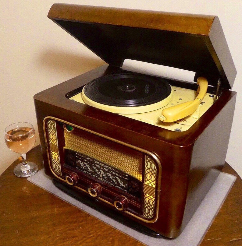 1955 Bluetooth Record Player speaker system radio with FM and Aux inputs Art Deco! 100watts