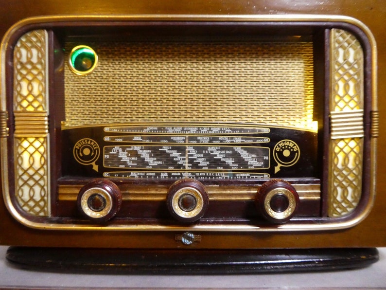 1955 Bluetooth Record Player speaker system radio with FM and Aux inputs Art Deco! 100watts