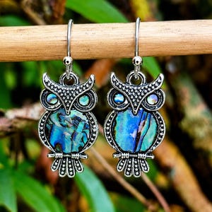 Boucles d'oreilles chouette, bijoux oiseau en coquillage d'ormeau, motif coquillage paua