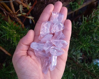 Cristal de cuarzo lavanda lunar raro: piedra pulida en bruto