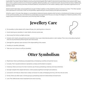Puede incluir: Gr&aacute;fico informativo sobre joyas de concha de abul&oacute;n, su cuidado y el simbolismo de la nutria. El texto describe los colores iridiscentes de la concha, su significado cultural y el abastecimiento sostenible. Incluye una peque&ntilde;a ilustraci&oacute;n de una nutria.